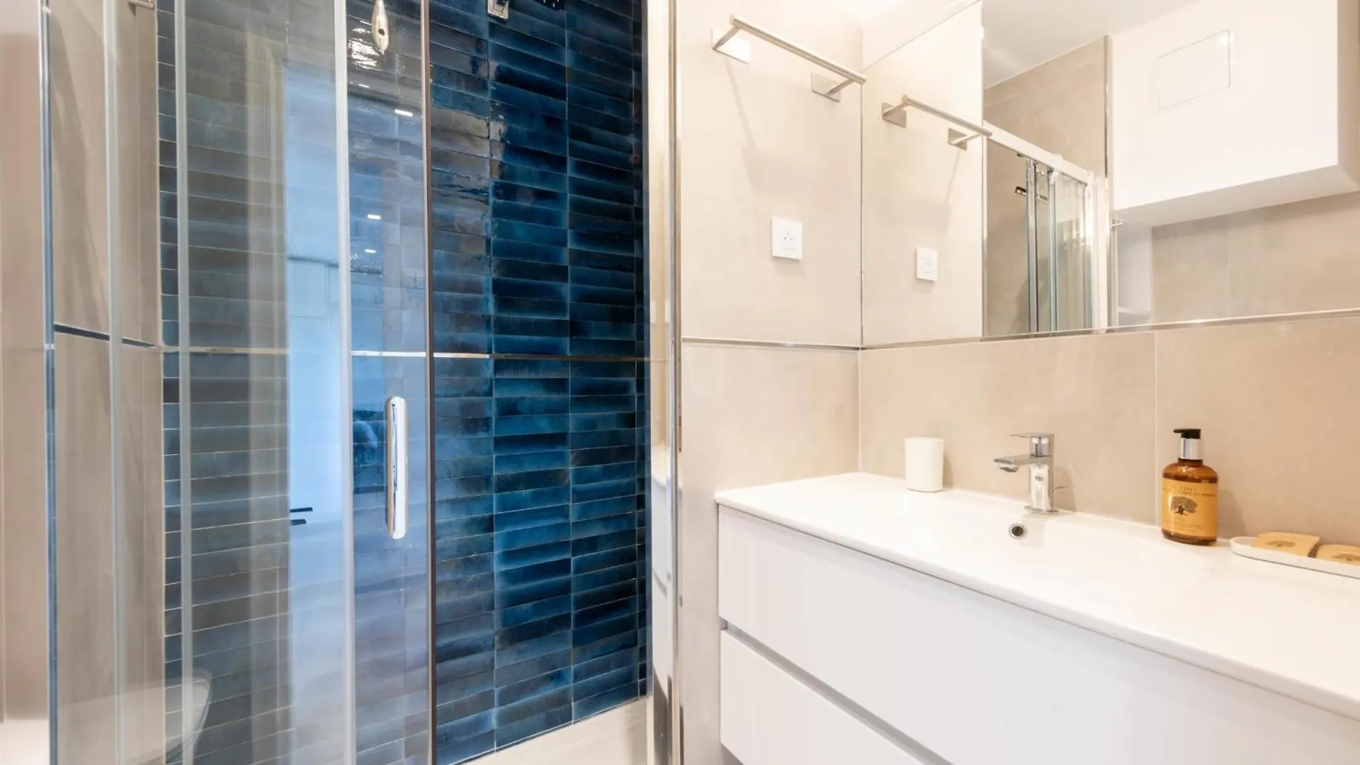1-Br Apartment Quiet Area Near Cannes Center